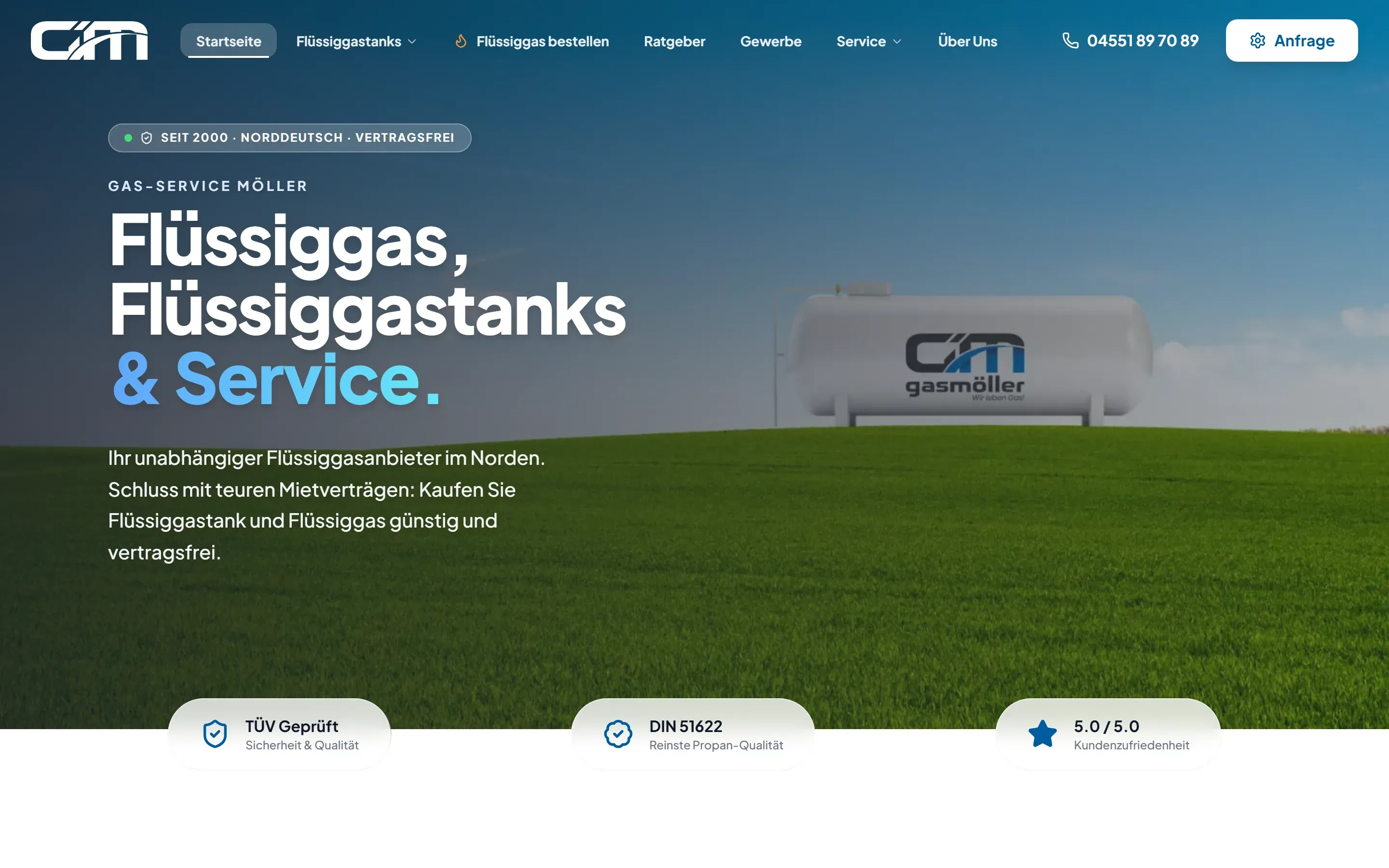 Startseite der Website von Gas-Service Möller: Flüssiggastank auf grüner Wiese, große Überschrift, Telefonnummer und Anfrage-Knopf
