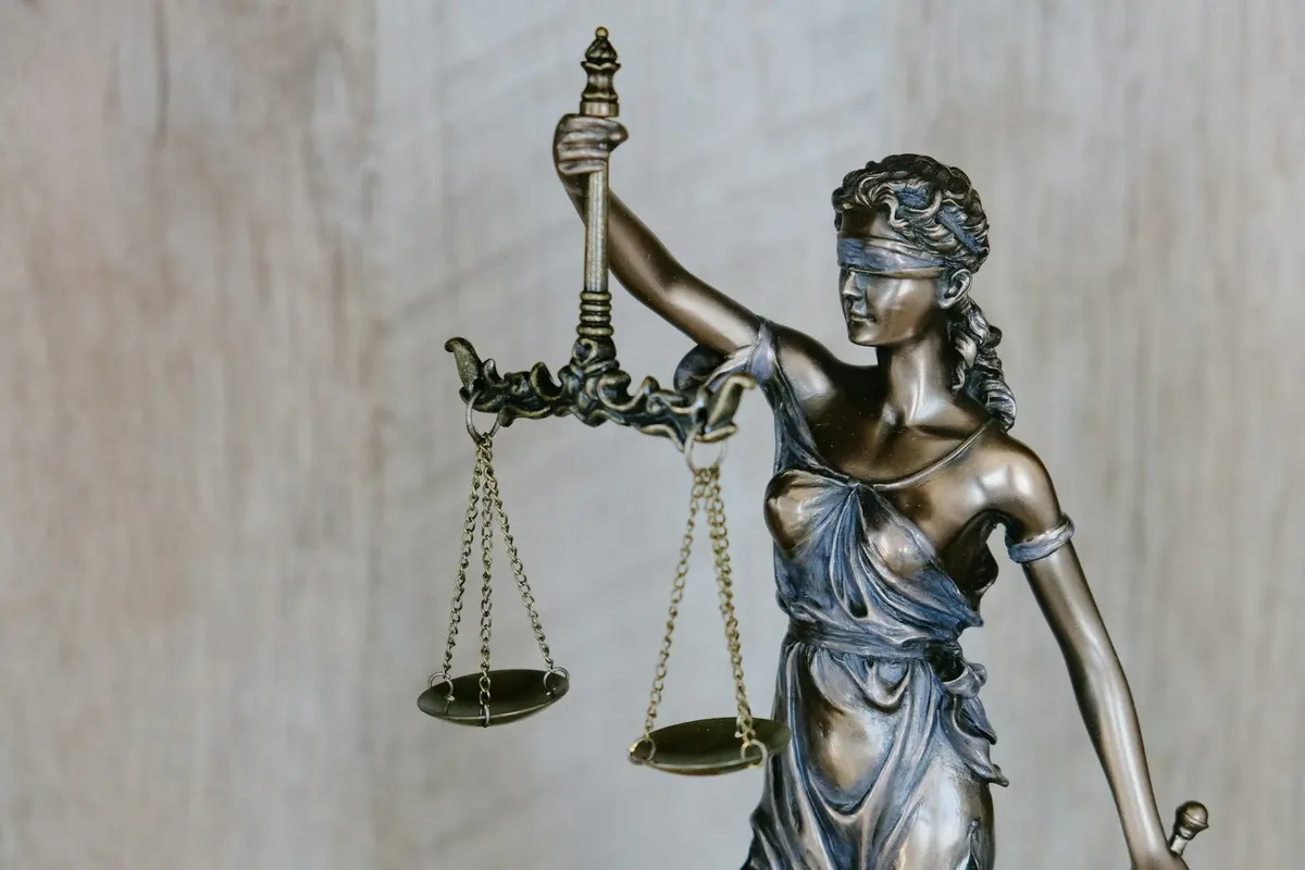 EU AI Act 2026: Was KMU jetzt tun müssen: Risiko-Klassen + Pflichten-Check